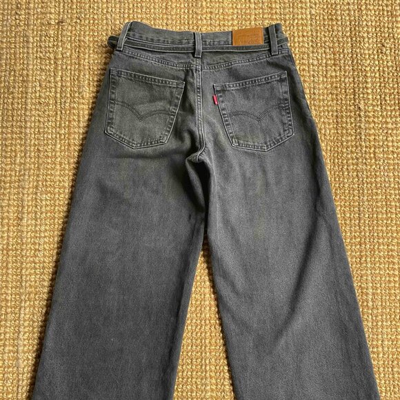 Levi's XL Straight (Influential Lady) - Picture 3 of 8